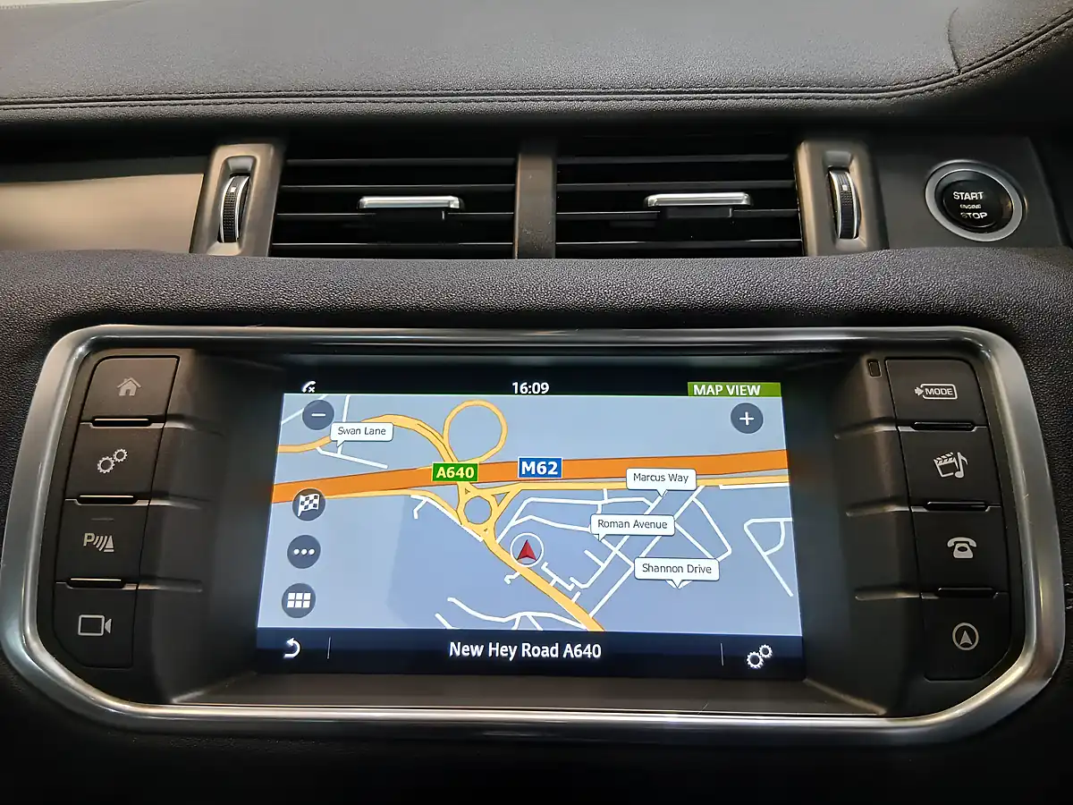 Used 2018 Land Rover Range Rover Evoque Landmark White - Interior and Exterior details 17