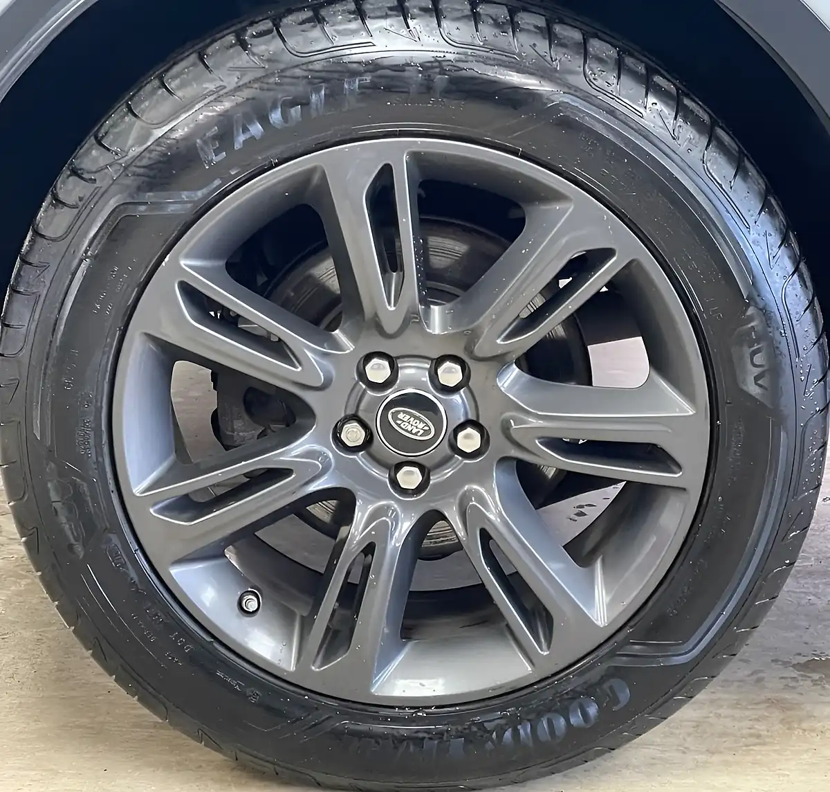 Used 2018 Land Rover Range Rover Evoque Landmark White - Interior and Exterior details 11