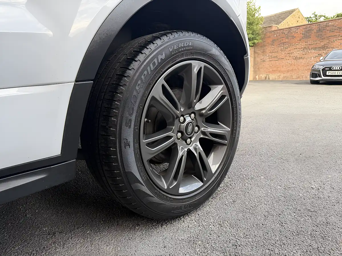 Used 2018 Land Rover Range Rover Evoque Landmark White - Interior and Exterior details 11