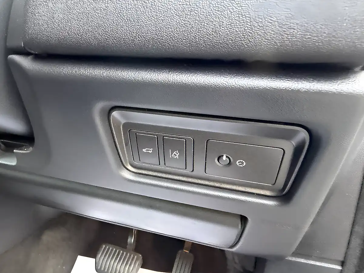 Used 2018 Land Rover Range Rover Evoque Landmark White - Interior and Exterior details 13