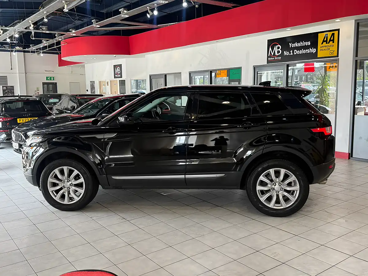 Used 2018 Land Rover Range Rover Evoque Se Black - Interior and Exterior details 11