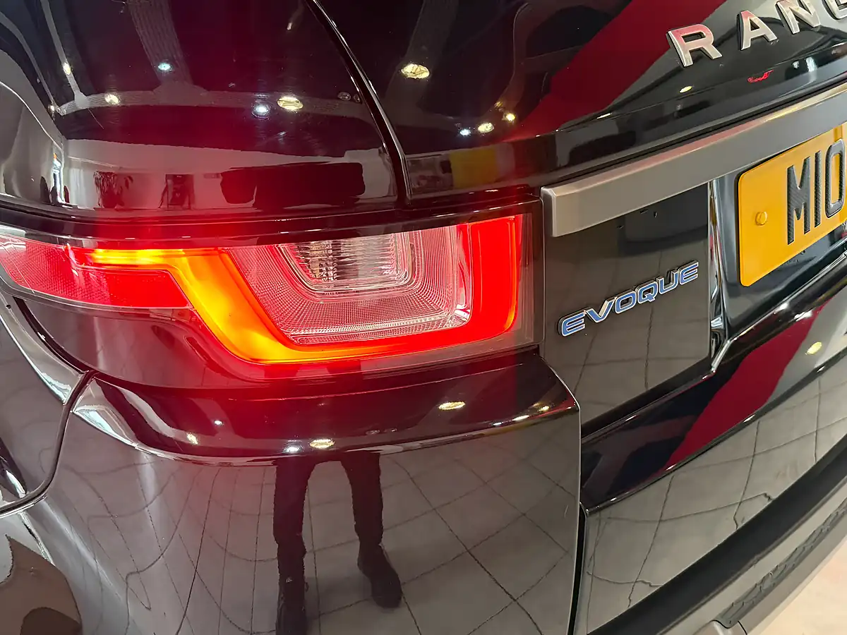 Used 2018 Land Rover Range Rover Evoque Se Black - Interior and Exterior details 8