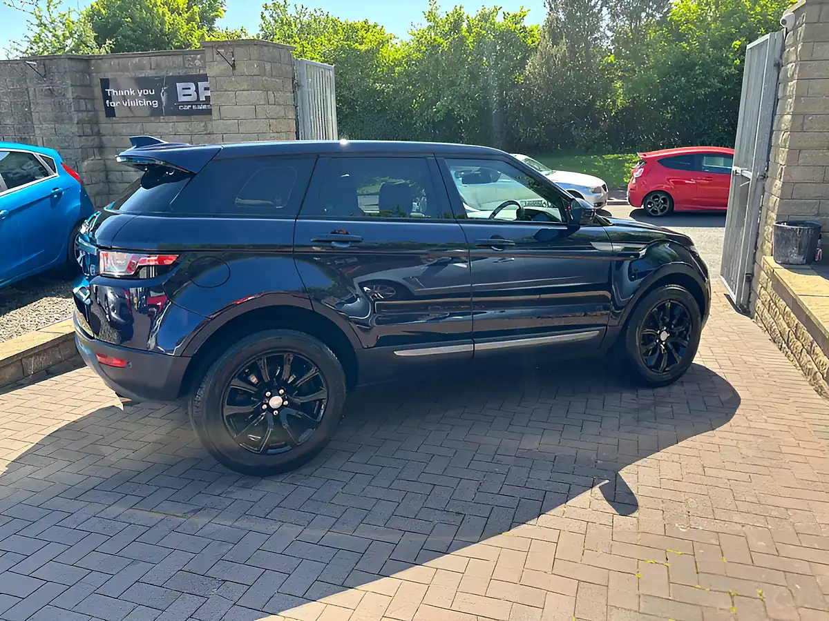 Used 2018 Land Rover Range Rover Evoque Se Blue - Interior and Exterior details 13