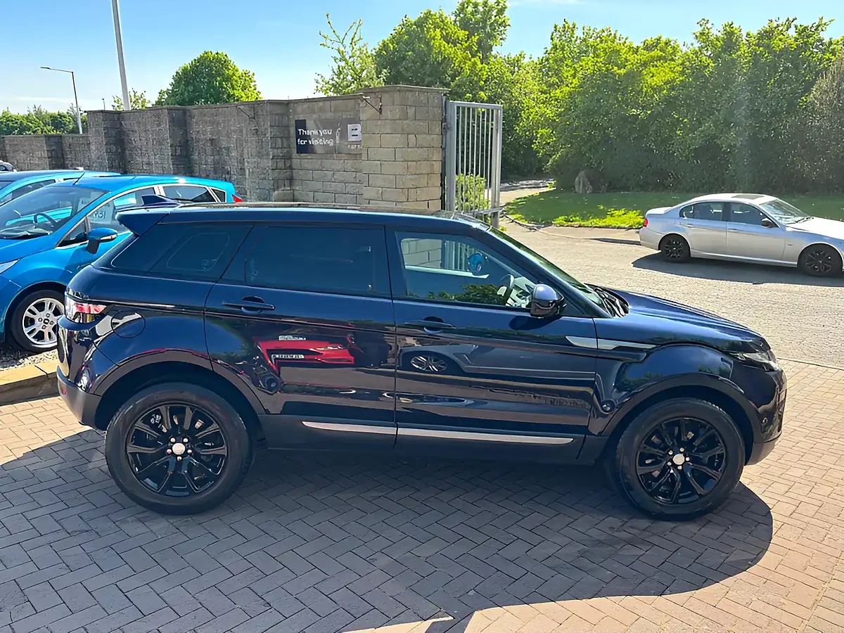 Used 2018 Land Rover Range Rover Evoque Se Blue - Interior and Exterior details 14