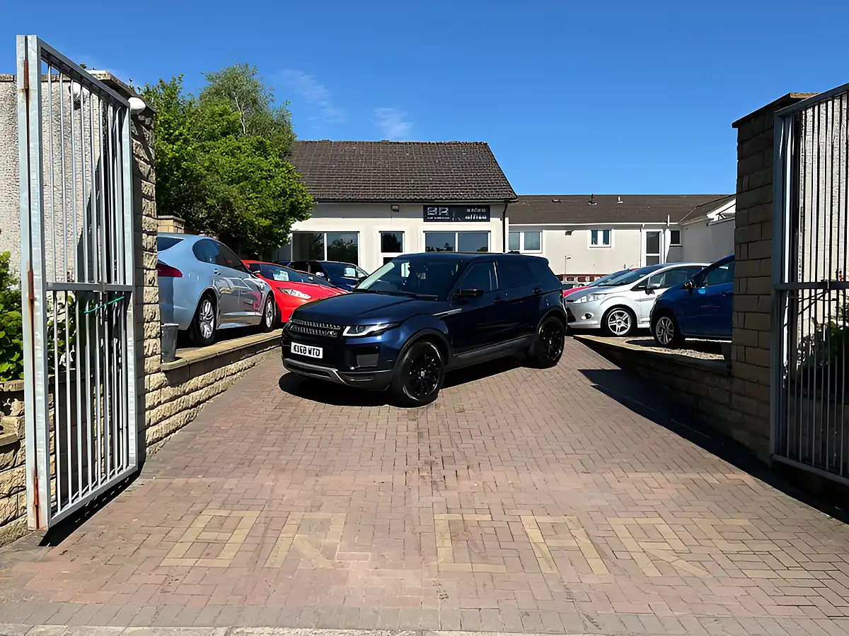 Used 2018 Land Rover Range Rover Evoque Se Blue - Interior and Exterior details 3