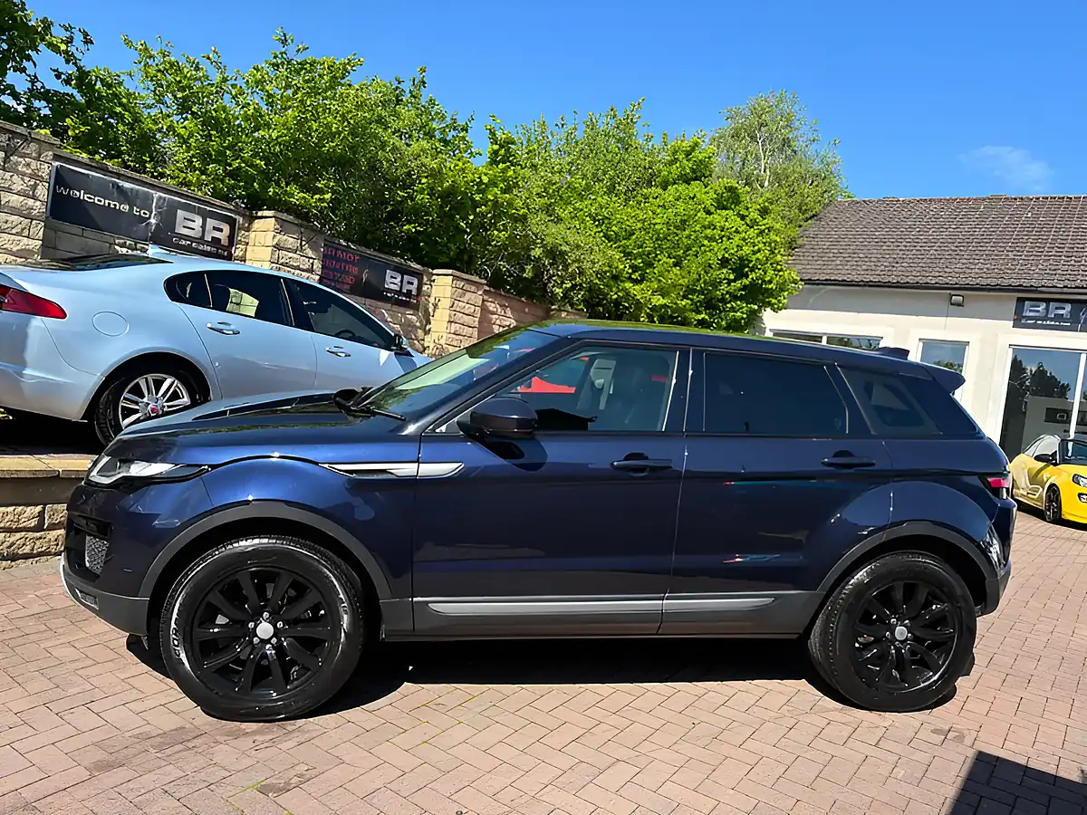 Used 2018 Land Rover Range Rover Evoque Se Blue - Interior and Exterior details 6