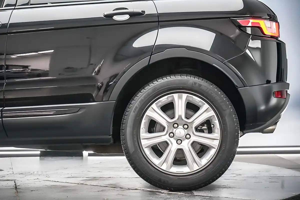 Used 2018 Land Rover Range Rover Evoque Se Tech Black - Interior and Exterior details 11