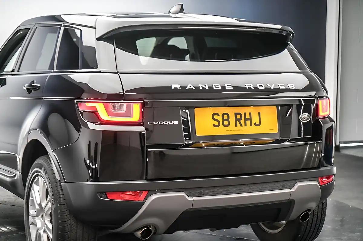 Used 2018 Land Rover Range Rover Evoque Se Tech Black - Interior and Exterior details 12