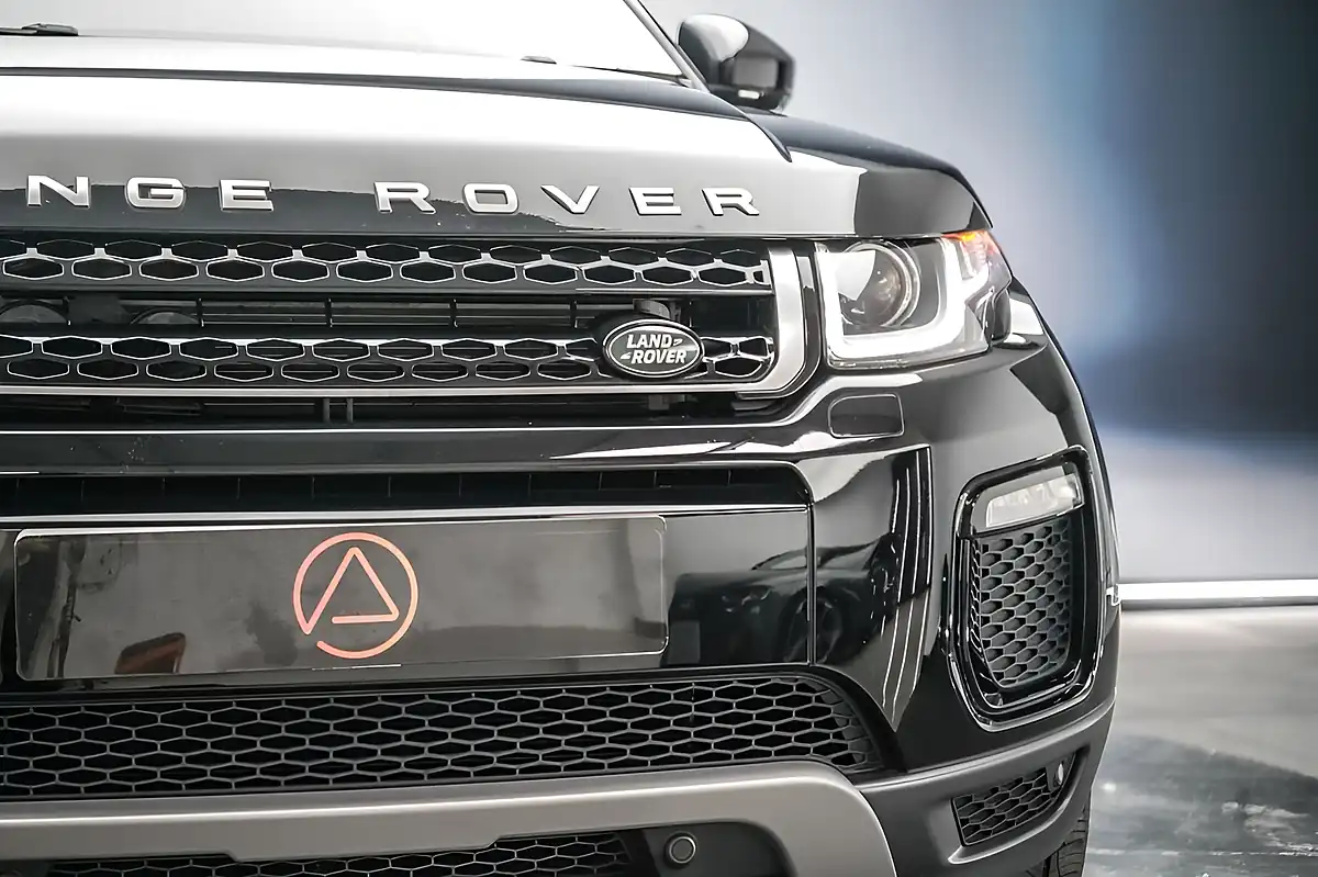Used 2018 Land Rover Range Rover Evoque Se Tech Black - Interior and Exterior details 4