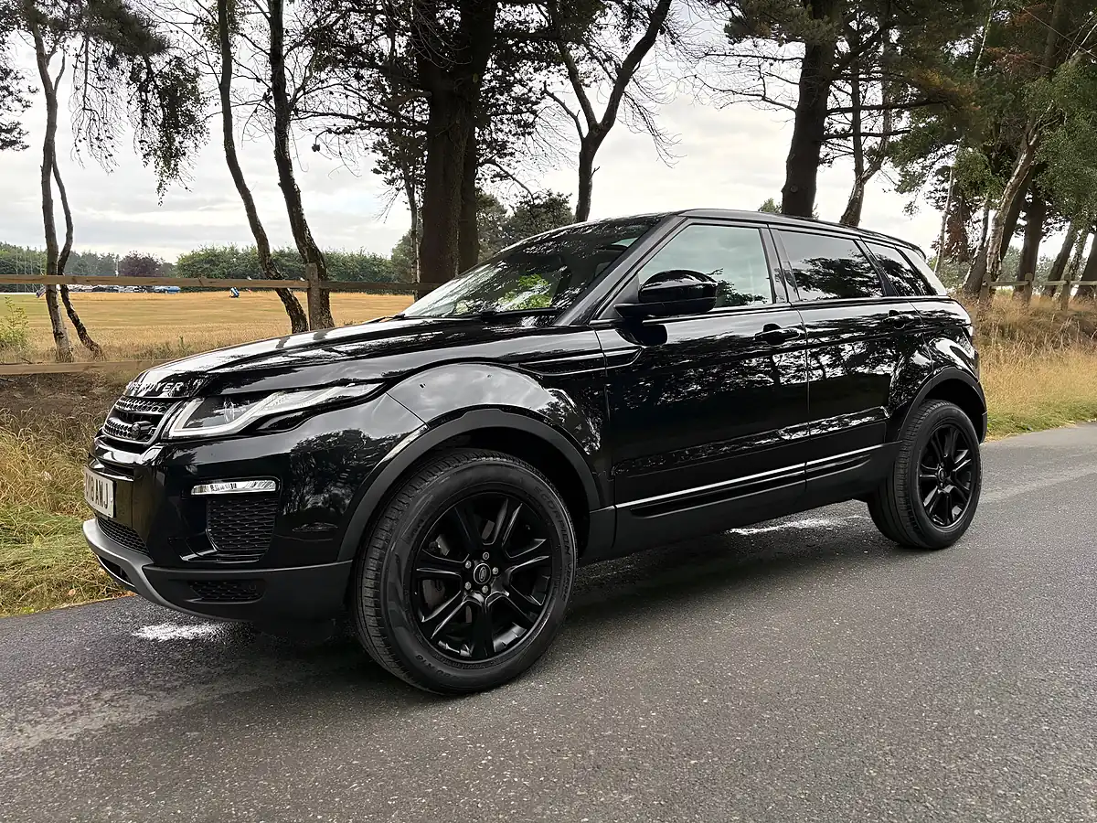Used 2018 Land Rover Range Rover Evoque Se Tech Black - Interior and Exterior details 10