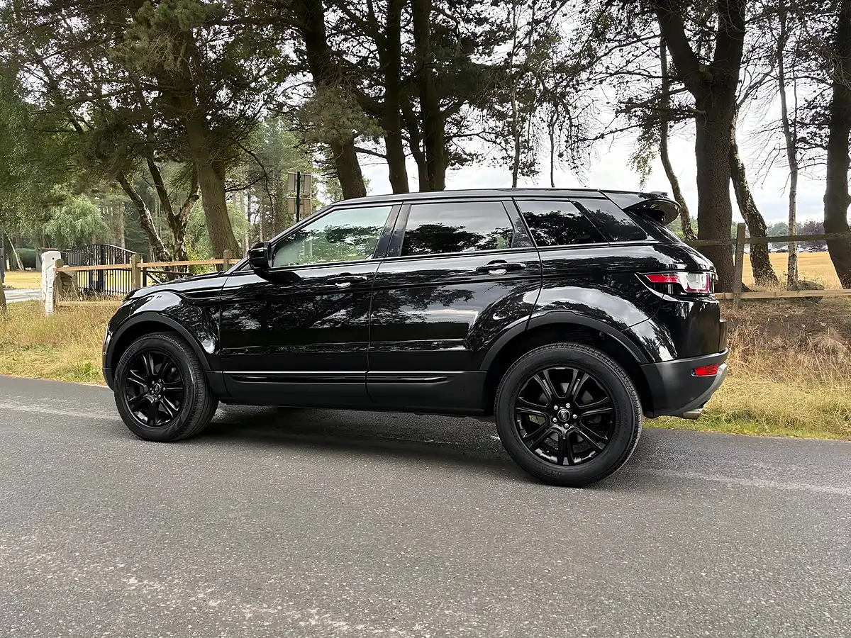 Used 2018 Land Rover Range Rover Evoque Se Tech Black - Interior and Exterior details 11