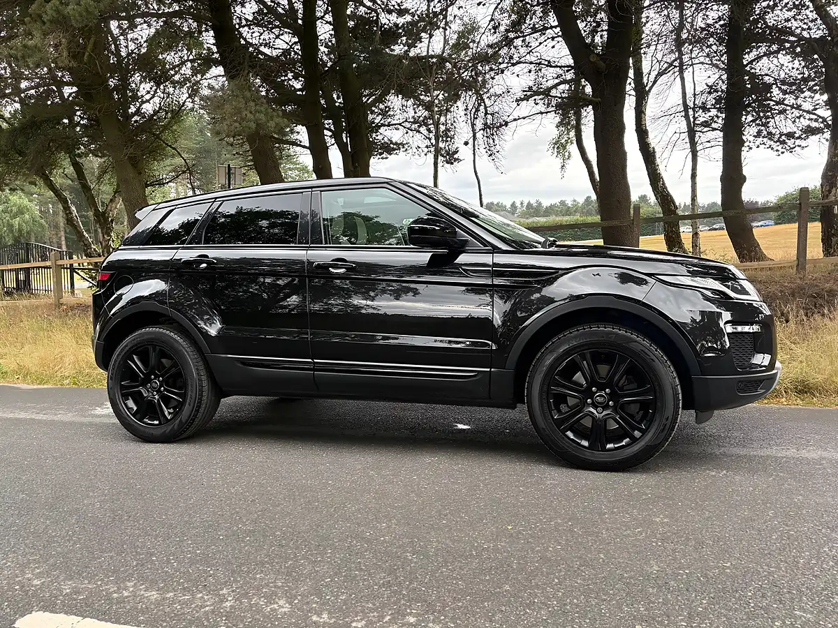 Used 2018 Land Rover Range Rover Evoque Se Tech Black - Interior and Exterior details 3