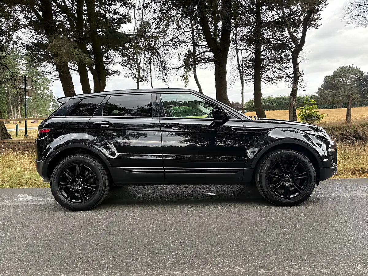 Used 2018 Land Rover Range Rover Evoque Se Tech Black - Interior and Exterior details 4