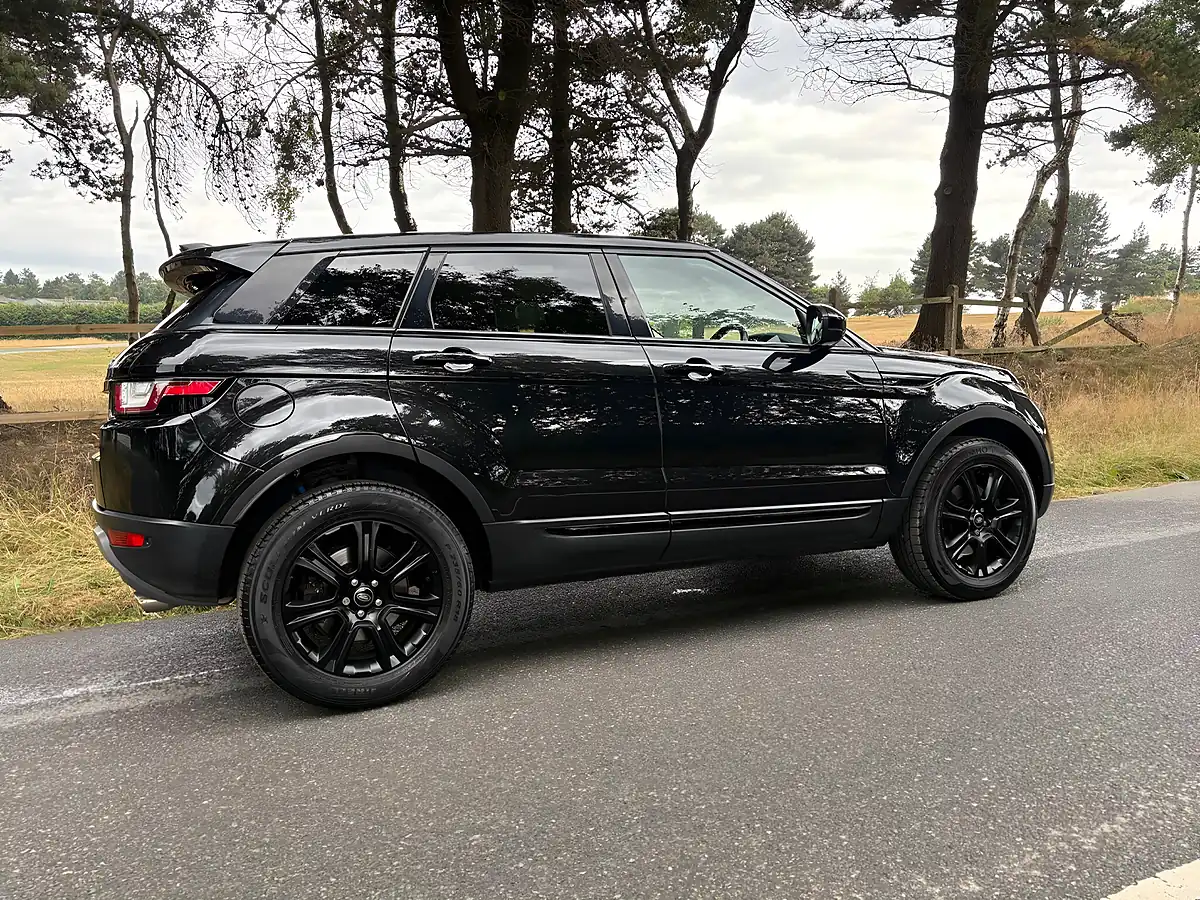 Used 2018 Land Rover Range Rover Evoque Se Tech Black - Interior and Exterior details 5