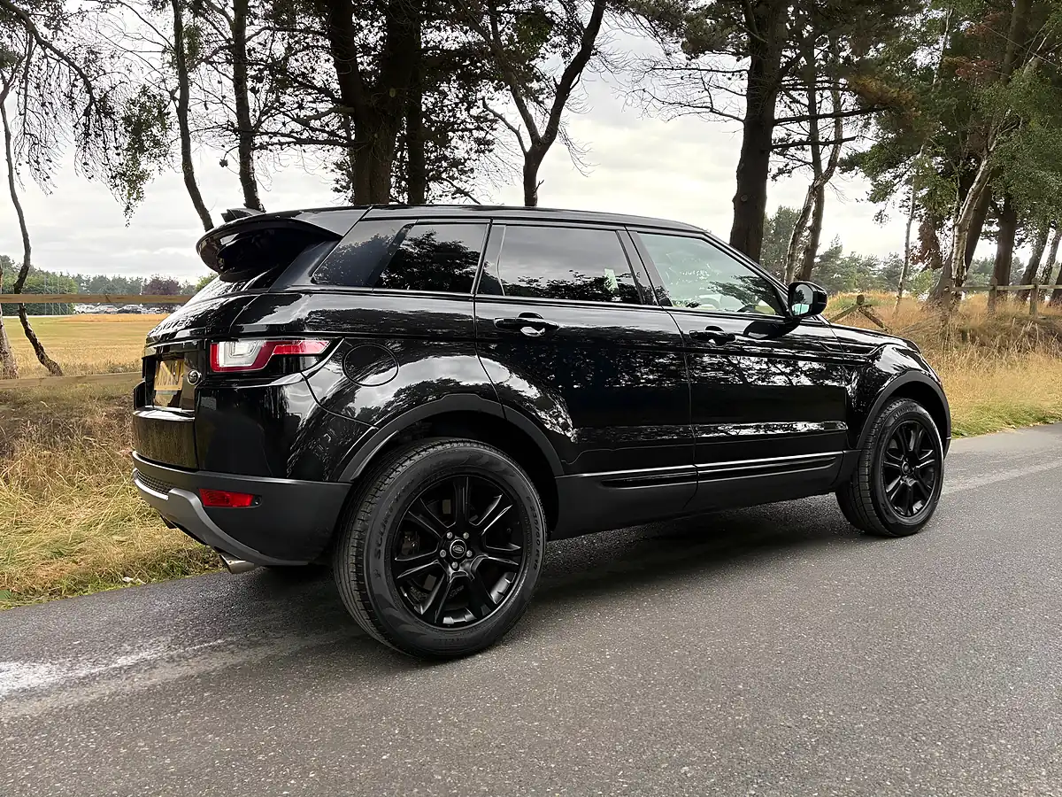 Used 2018 Land Rover Range Rover Evoque Se Tech Black - Interior and Exterior details 6