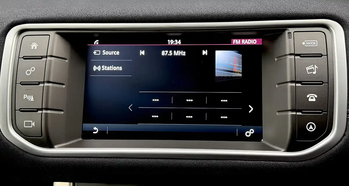 Used 2018 Land Rover Range Rover Evoque Se Tech Black - Interior and Exterior details 17