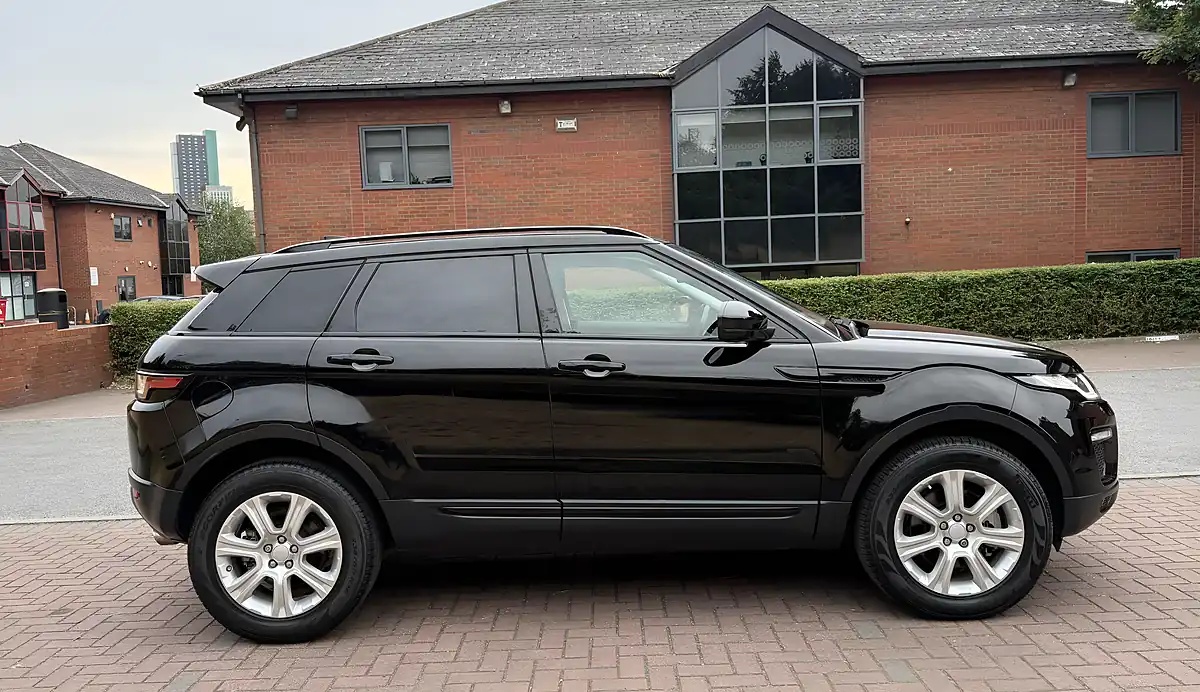 Used 2018 Land Rover Range Rover Evoque Se Tech Black - Interior and Exterior details 5