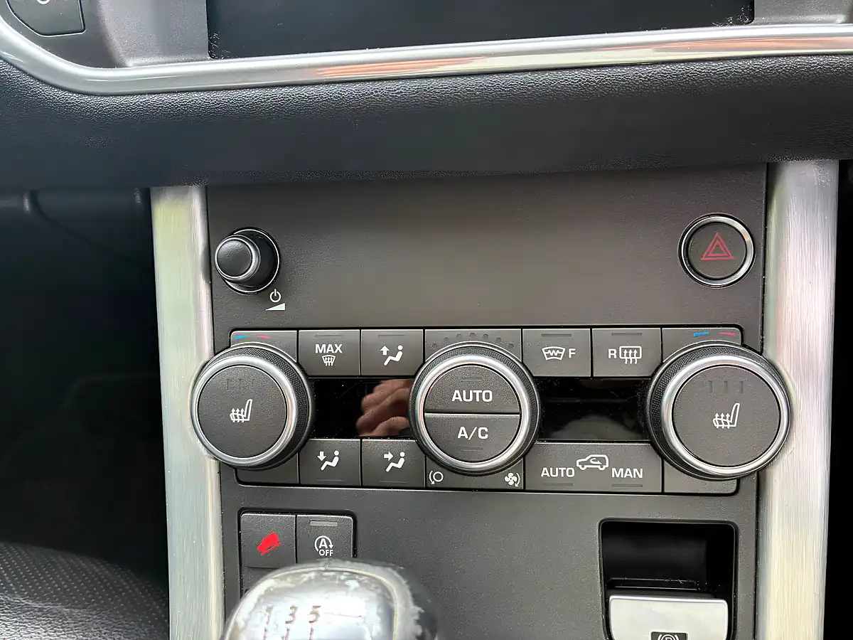 Used 2018 Land Rover Range Rover Evoque Se Tech Black - Interior and Exterior details 11