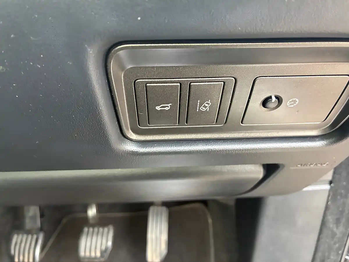 Used 2018 Land Rover Range Rover Evoque Se Tech Black - Interior and Exterior details 14