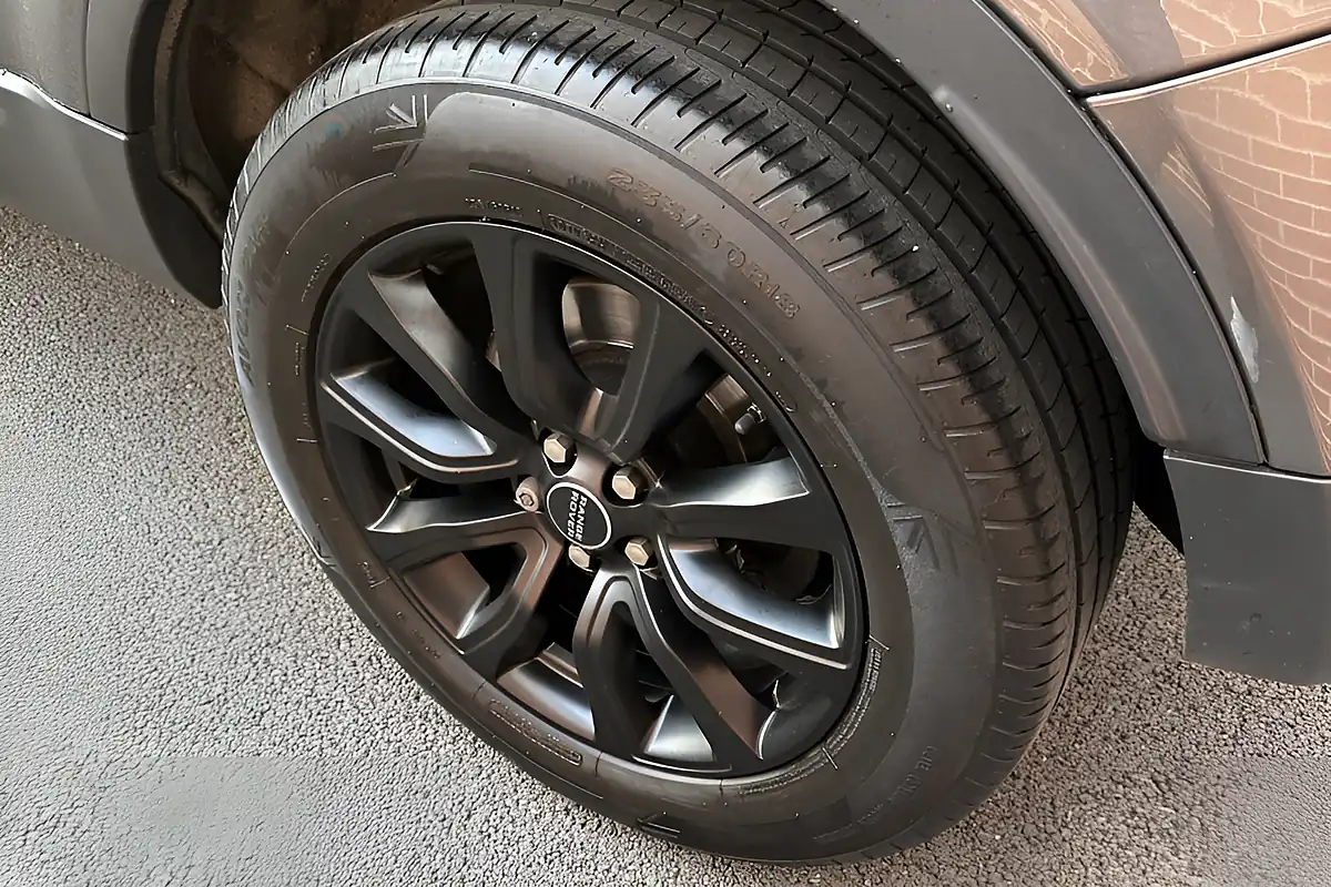 Used 2018 Land Rover Range Rover Evoque Se Tech Grey - Interior and Exterior details 14