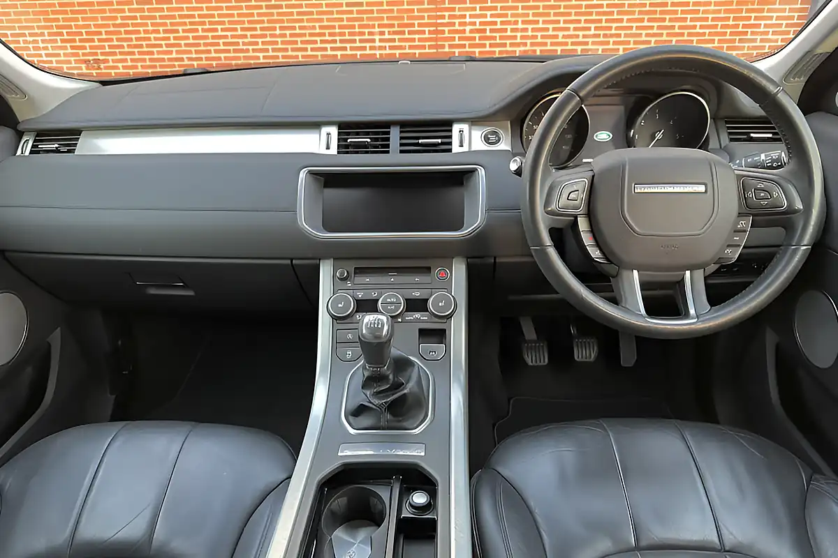 Used 2018 Land Rover Range Rover Evoque Se Tech Grey - Interior and Exterior details 4