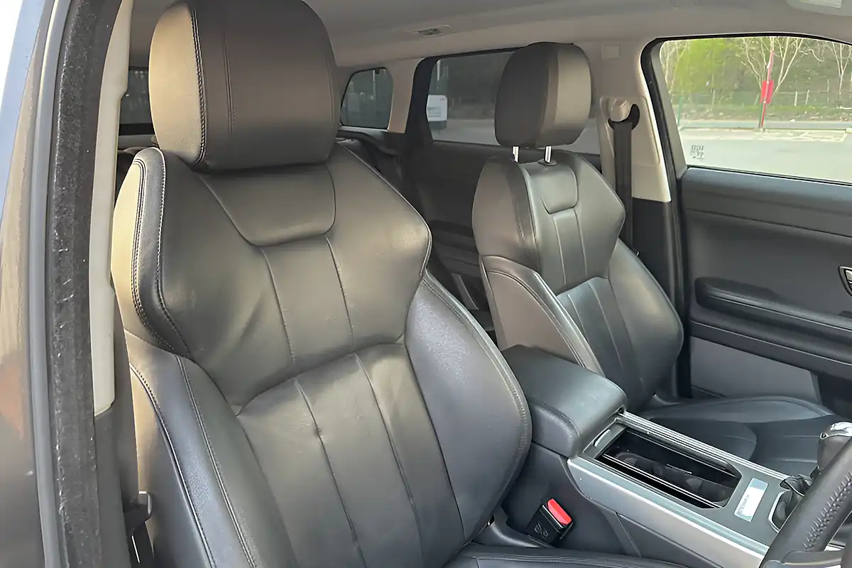 Used 2018 Land Rover Range Rover Evoque Se Tech Grey - Interior and Exterior details 7