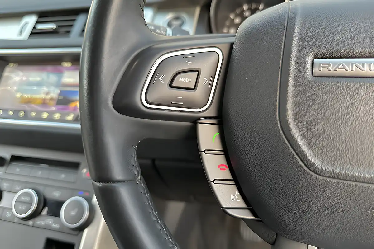 Used 2018 Land Rover Range Rover Evoque Se Tech Grey - Interior and Exterior details 9