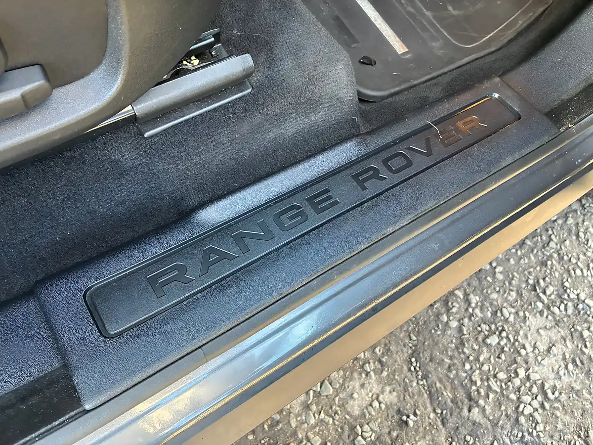 Used 2018 Land Rover Range Rover Evoque Se Tech Grey - Interior and Exterior details 13