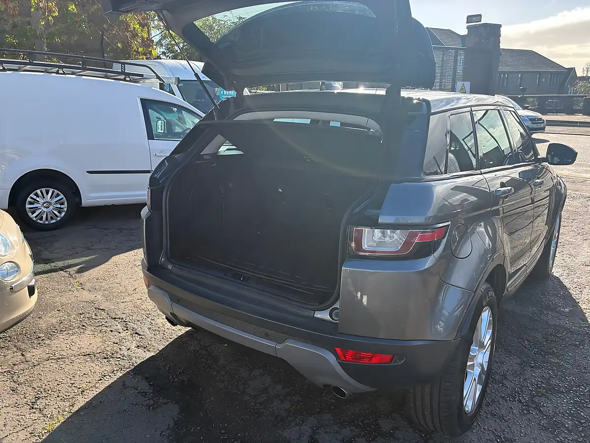 Used 2018 Land Rover Range Rover Evoque Se Tech Grey - Interior and Exterior details 17