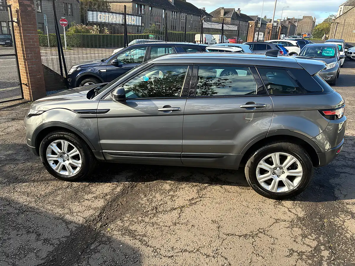 Used 2018 Land Rover Range Rover Evoque Se Tech Grey - Interior and Exterior details 6