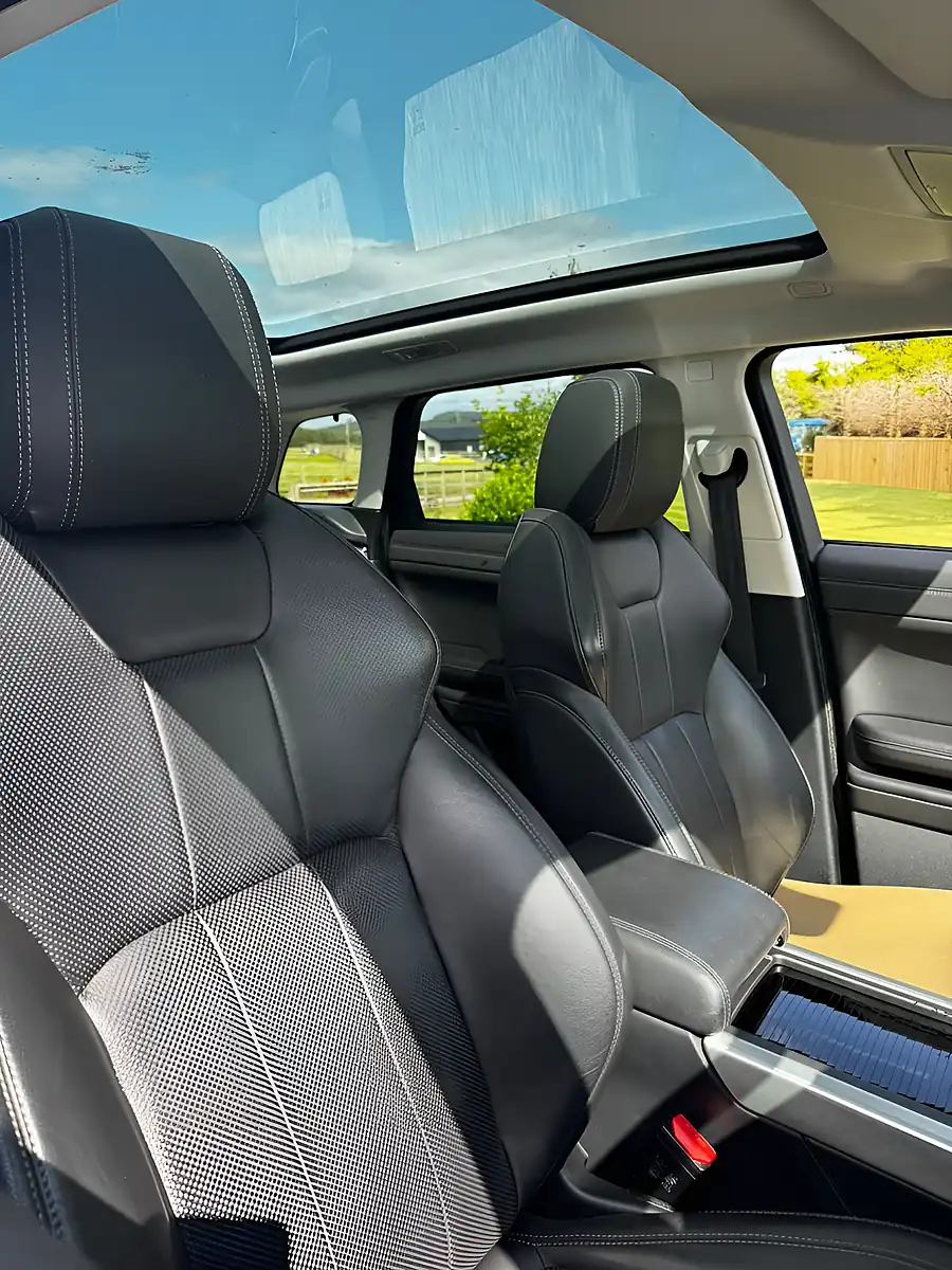 Used 2018 Land Rover Range Rover Evoque Se Tech Red - Interior and Exterior details 9