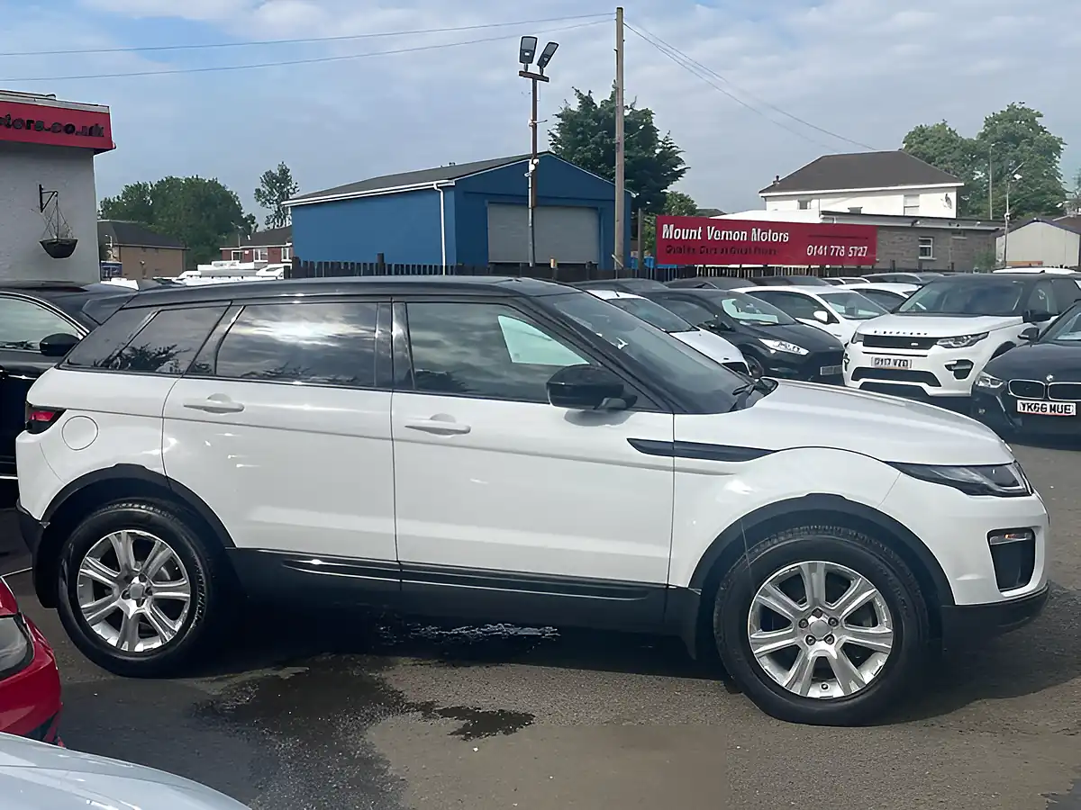 Used 2018 Land Rover Range Rover Evoque Se Tech White - Interior and Exterior details 11
