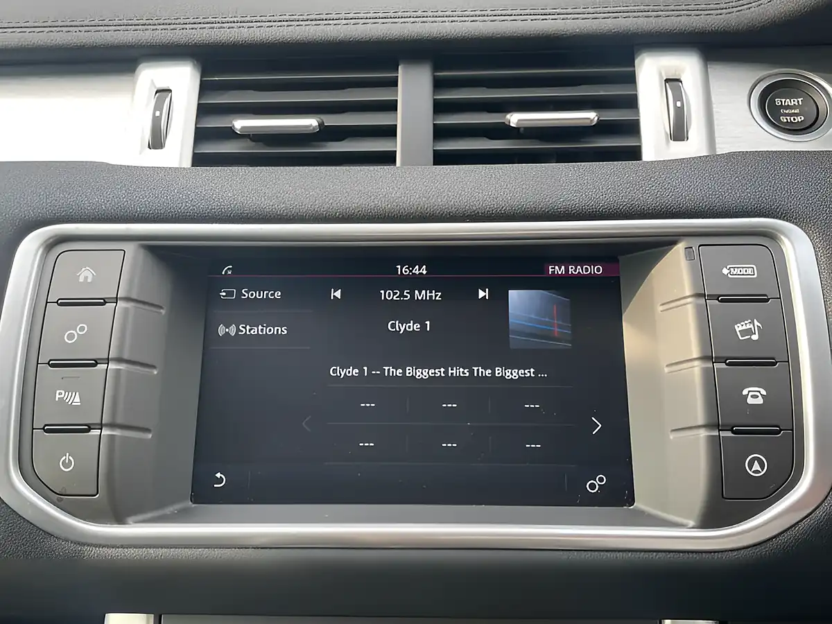 Used 2018 Land Rover Range Rover Evoque Se Tech White - Interior and Exterior details 15