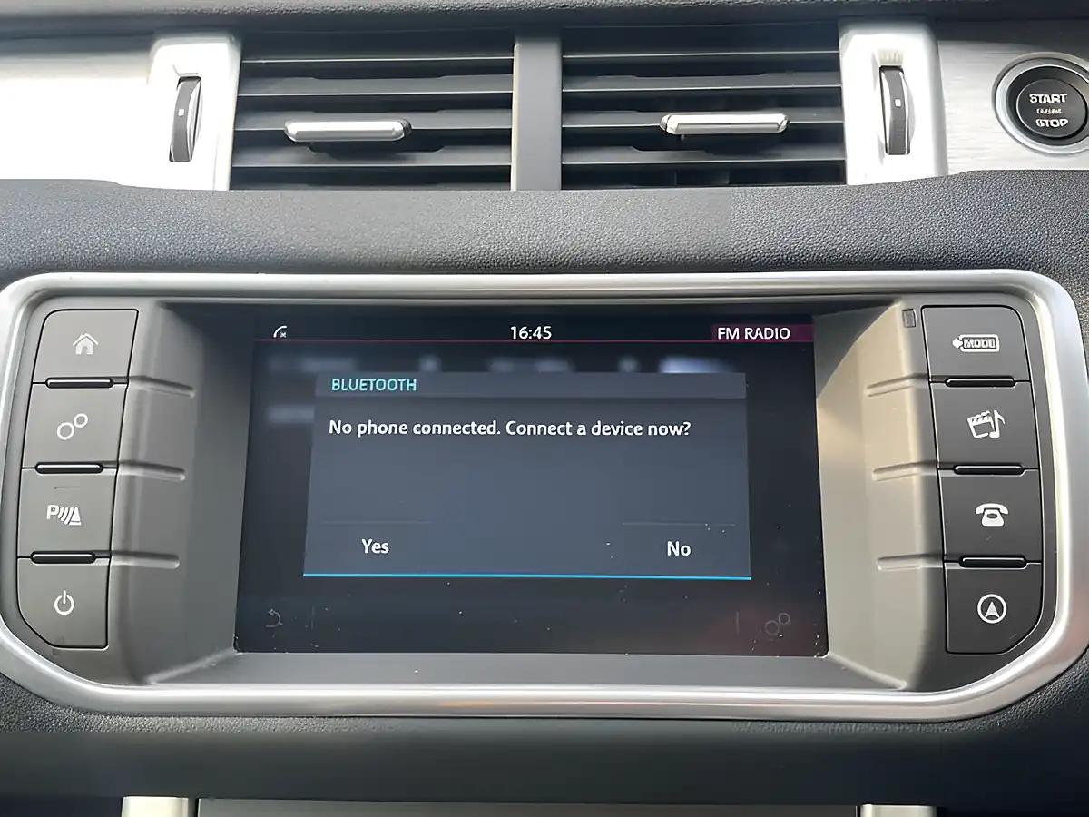 Used 2018 Land Rover Range Rover Evoque Se Tech White - Interior and Exterior details 16