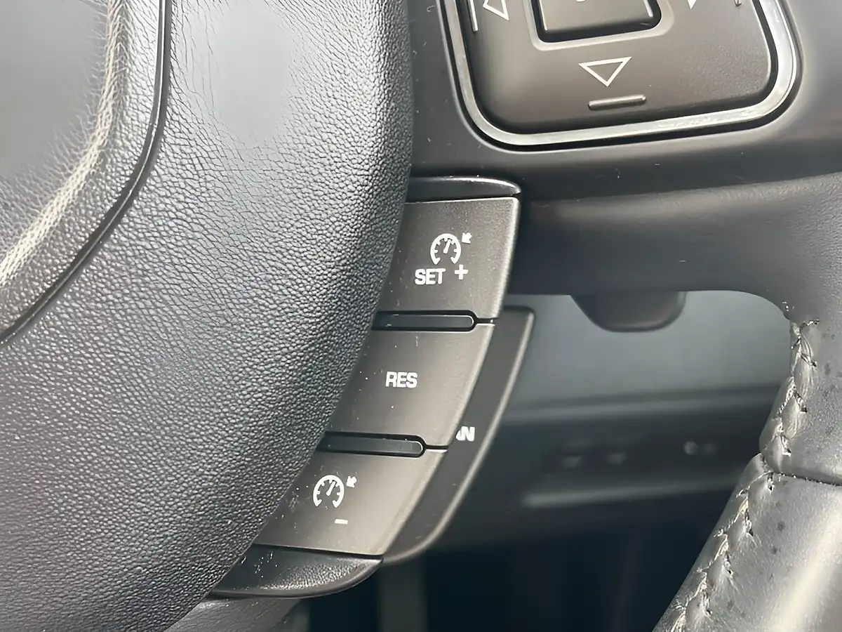Used 2018 Land Rover Range Rover Evoque Se Tech White - Interior and Exterior details 20