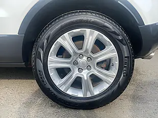 Used 2018 Land Rover Range Rover Evoque Se Tech White - Interior and Exterior details 5