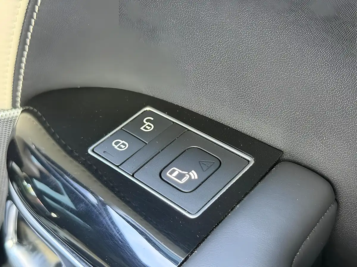 Used 2018 Land Rover Range Rover Sport Autobiography Dynamic Black - Interior and Exterior details 12