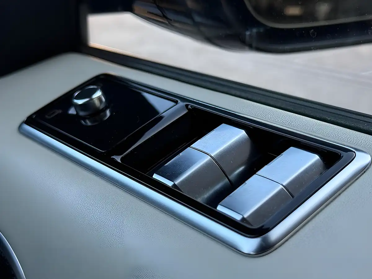 Used 2018 Land Rover Range Rover Sport Autobiography Dynamic Black - Interior and Exterior details 14
