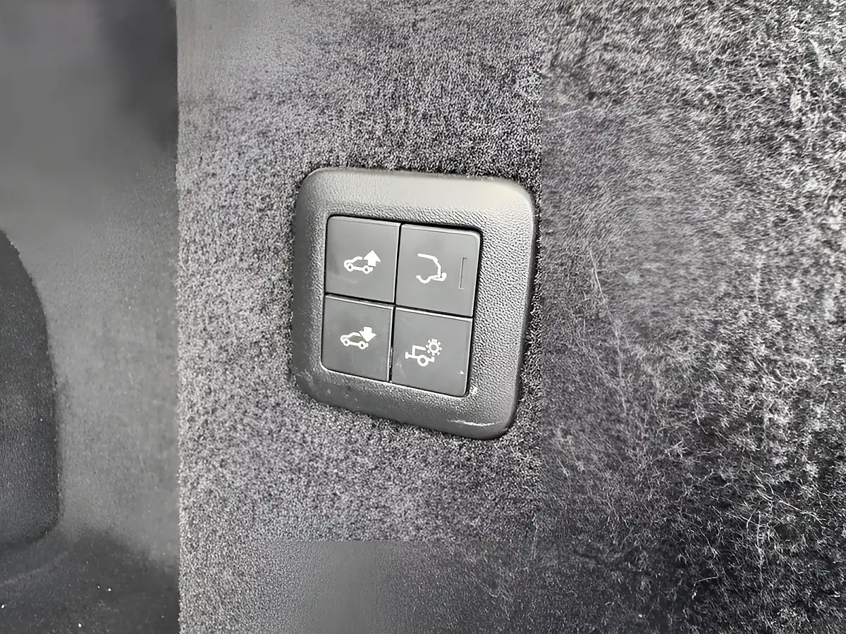 Used 2018 Land Rover Range Rover Sport Autobiography Dynamic Silver - Interior and Exterior details 19