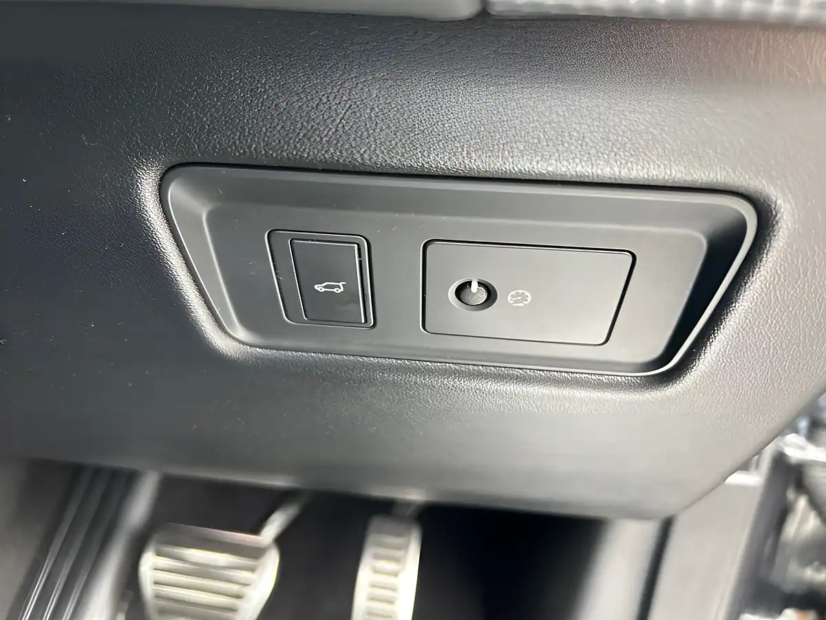 Used 2018 Land Rover Range Rover Sport Hse Dynamic Carpathian Grey Metallic - Interior and Exterior details 16