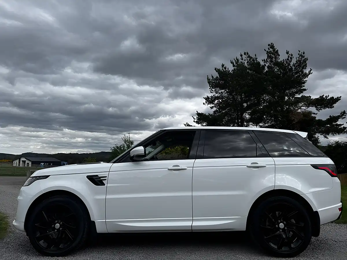 Used 2018 Land Rover Range Rover Sport Hse Dynamic White - Interior and Exterior details 5