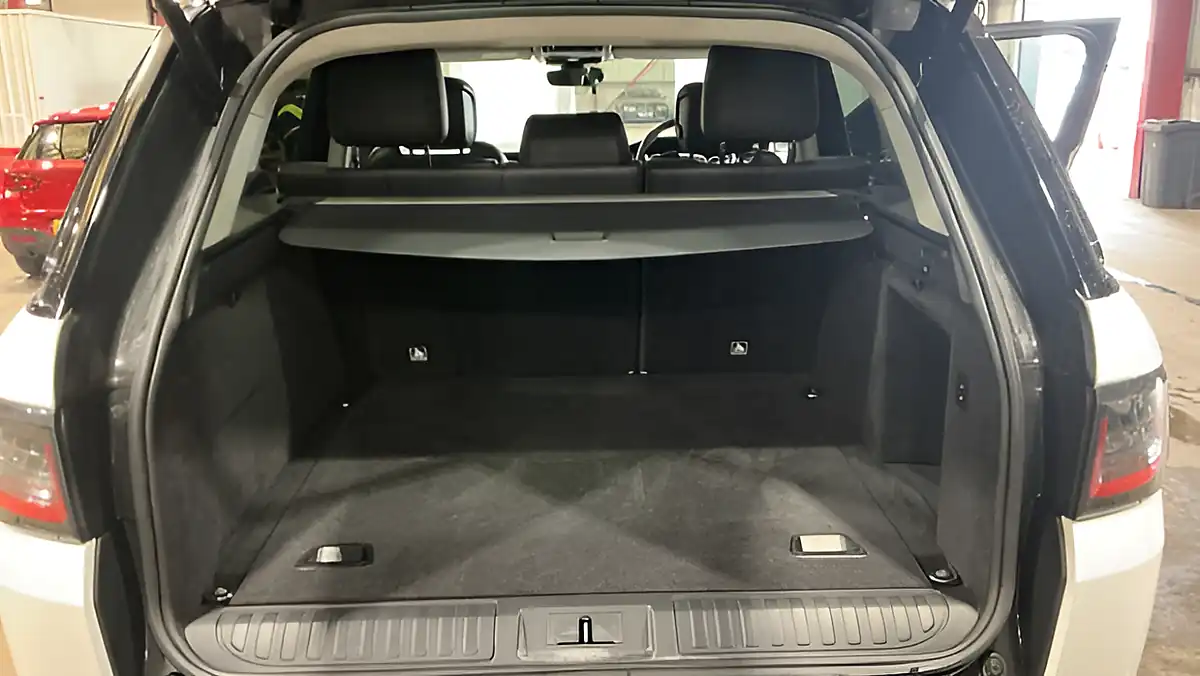 Used 2018 Land Rover Range Rover Sport Hse Dynamic White - Interior and Exterior details 9