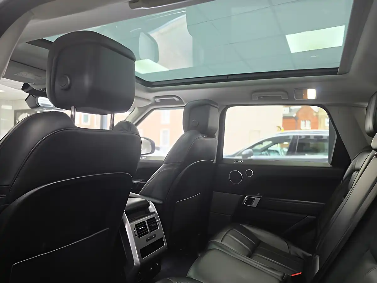Used 2018 Land Rover Range Rover Sport Hse Dynamic White - Interior and Exterior details 9