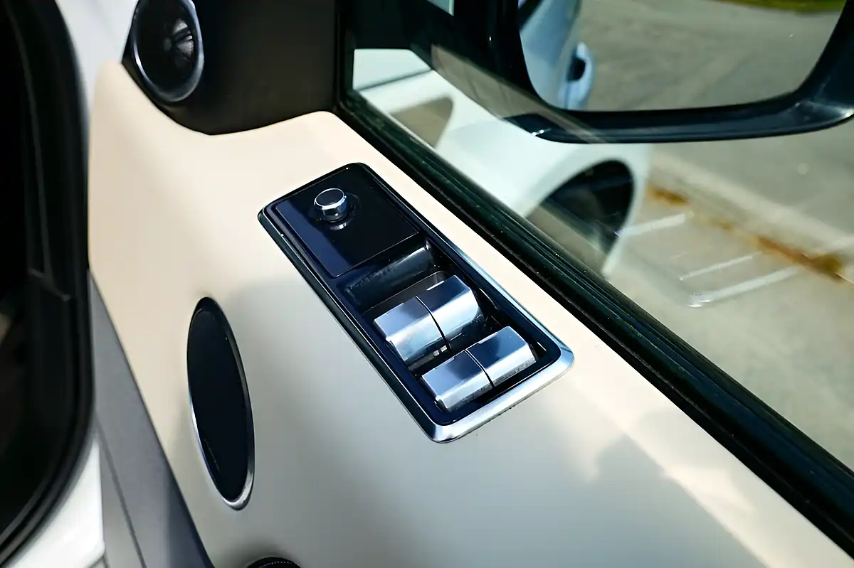 Used 2018 Land Rover Range Rover Sport Hse White - Interior and Exterior details 13