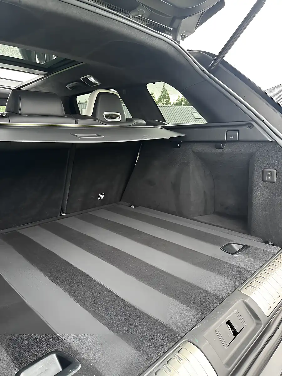 Used 2018 Land Rover Range Rover Sport Svr Black - Interior and Exterior details 15