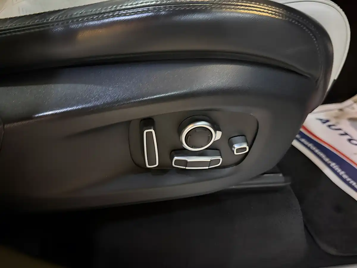 Used 2018 Land Rover Range Rover Sport Svr Black - Interior and Exterior details 17