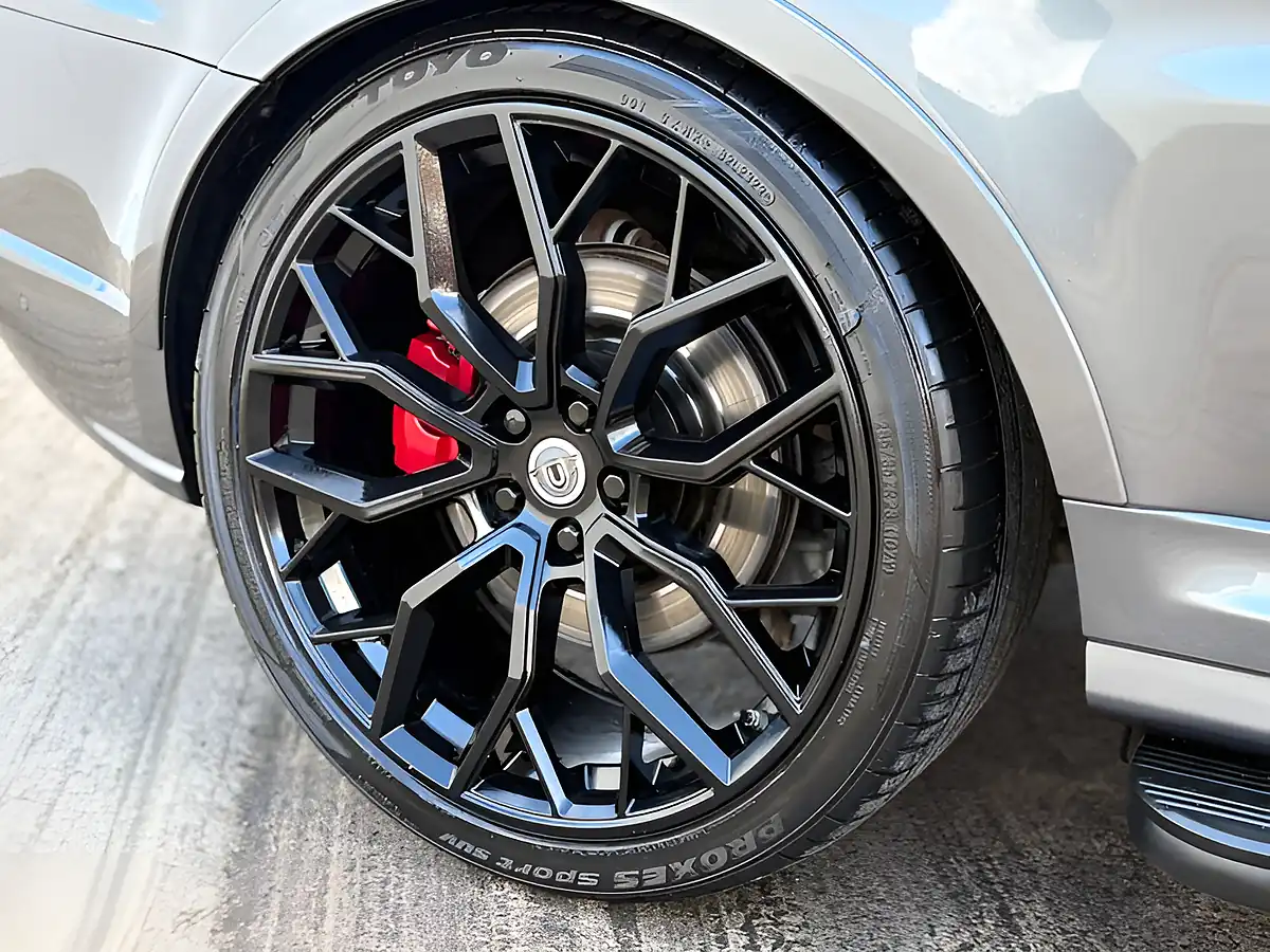 Used 2018 Land Rover Range Rover Sport Svr Corris Grey - Interior and Exterior details 9
