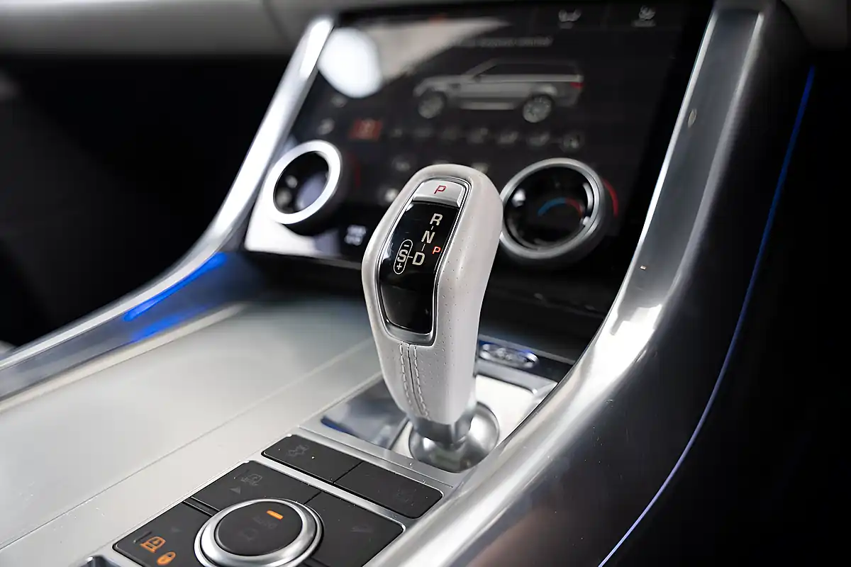 Used 2018 Land Rover Range Rover Sport Svr Estoril Blue - Interior and Exterior details 17