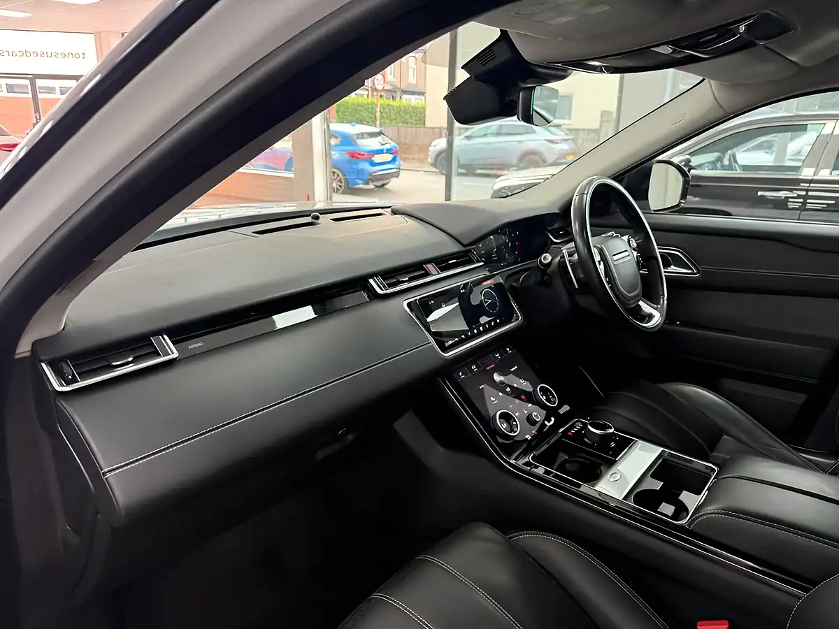 Used 2018 Land Rover Range Rover Velar Hse White - Interior and Exterior details 11