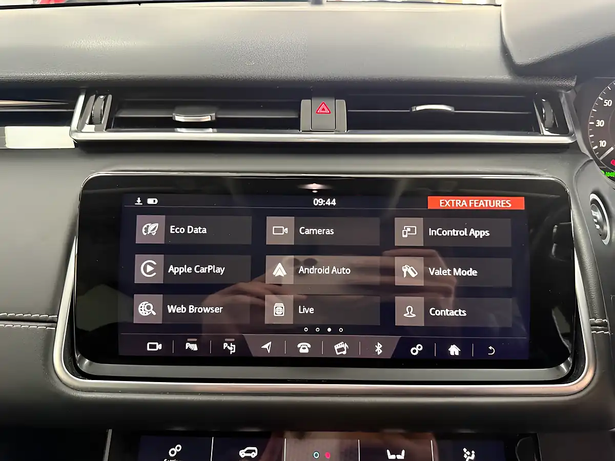 Used 2018 Land Rover Range Rover Velar Hse White - Interior and Exterior details 17